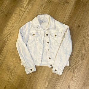 Zara women’s white denim distressed jacket sz M